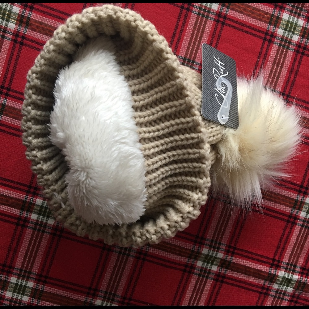 ❄️ Super Cozy Pom Pom Beanie ❄️ - Picture 3 of 8